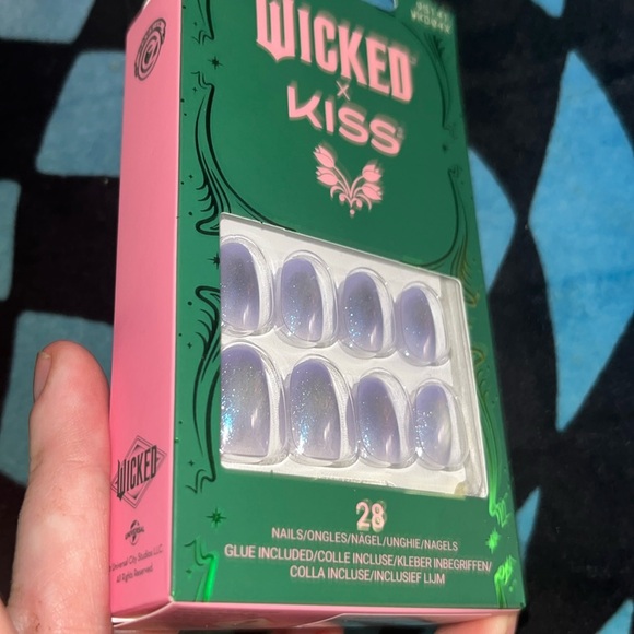 ✨🆕Kiss Nails x Wicked Nails in “Ozdust” short length nails!BNIP!✨ - Picture 2 of 16